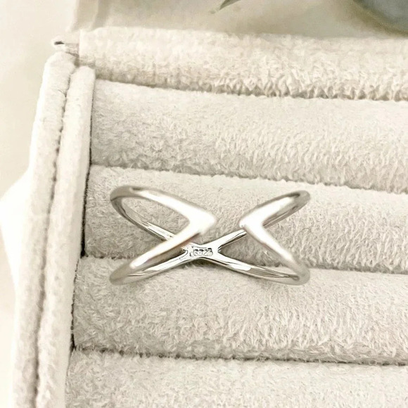 925 Sterling Silver Criss Cross Ring Dainty Layer Ring Stack Ring Band X Ring - Picture 4 of 5